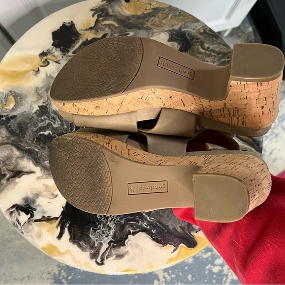 Gentle Souls by Kenneth Cole Paulina Platform Sandal - Picture 9 of 9